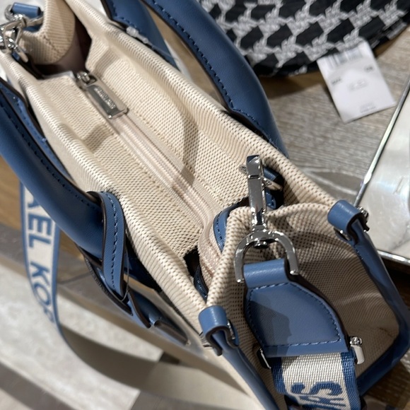 Michael Kors Mirella Small Shopper Top Zip Logo Crossbody XBODY Bag MK
Denim
NWT - Picture 7 of 16